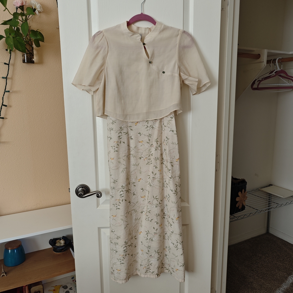Elegant Cream Floral Skirt